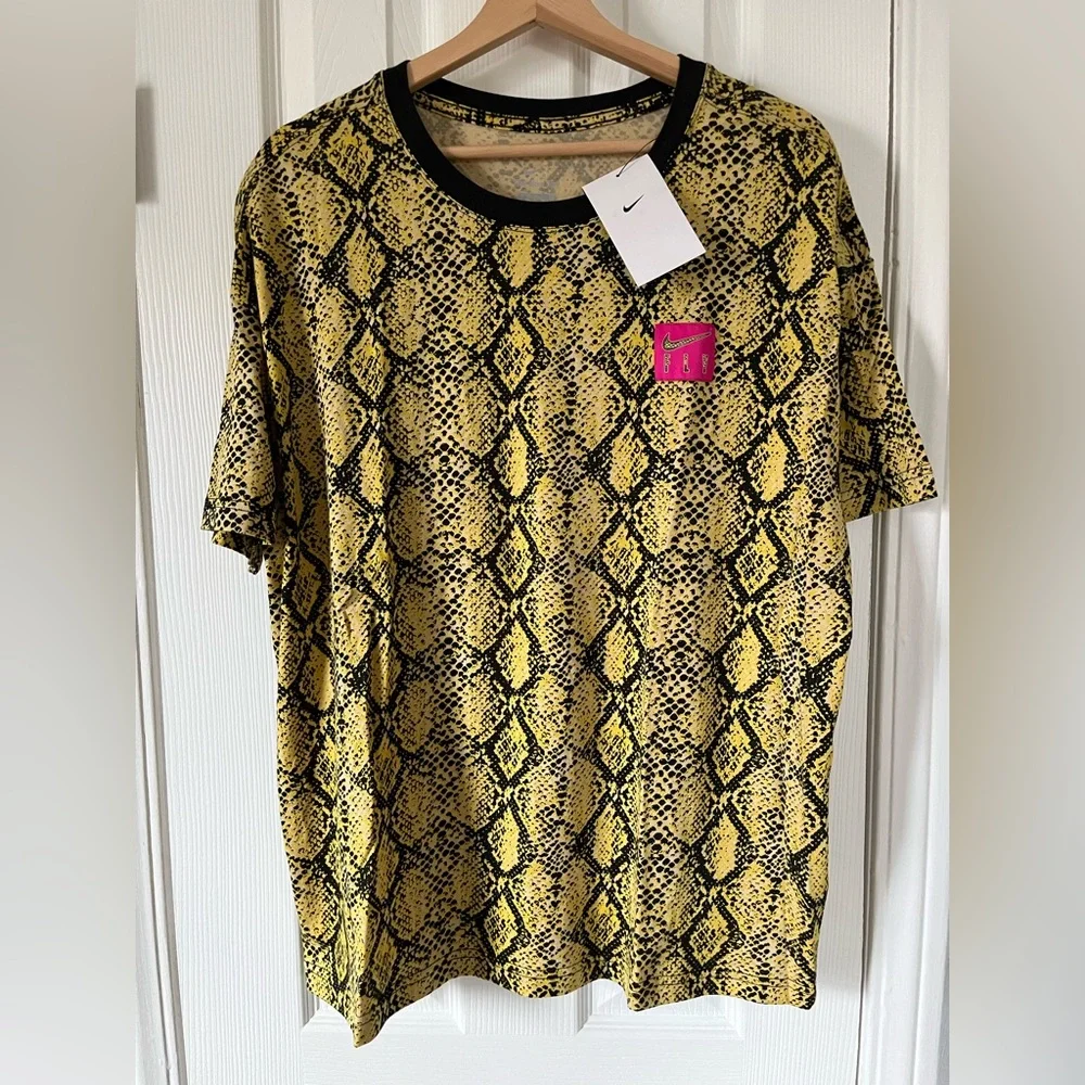 Women’s Nike baggy basketball tee - Picture 1 of 5